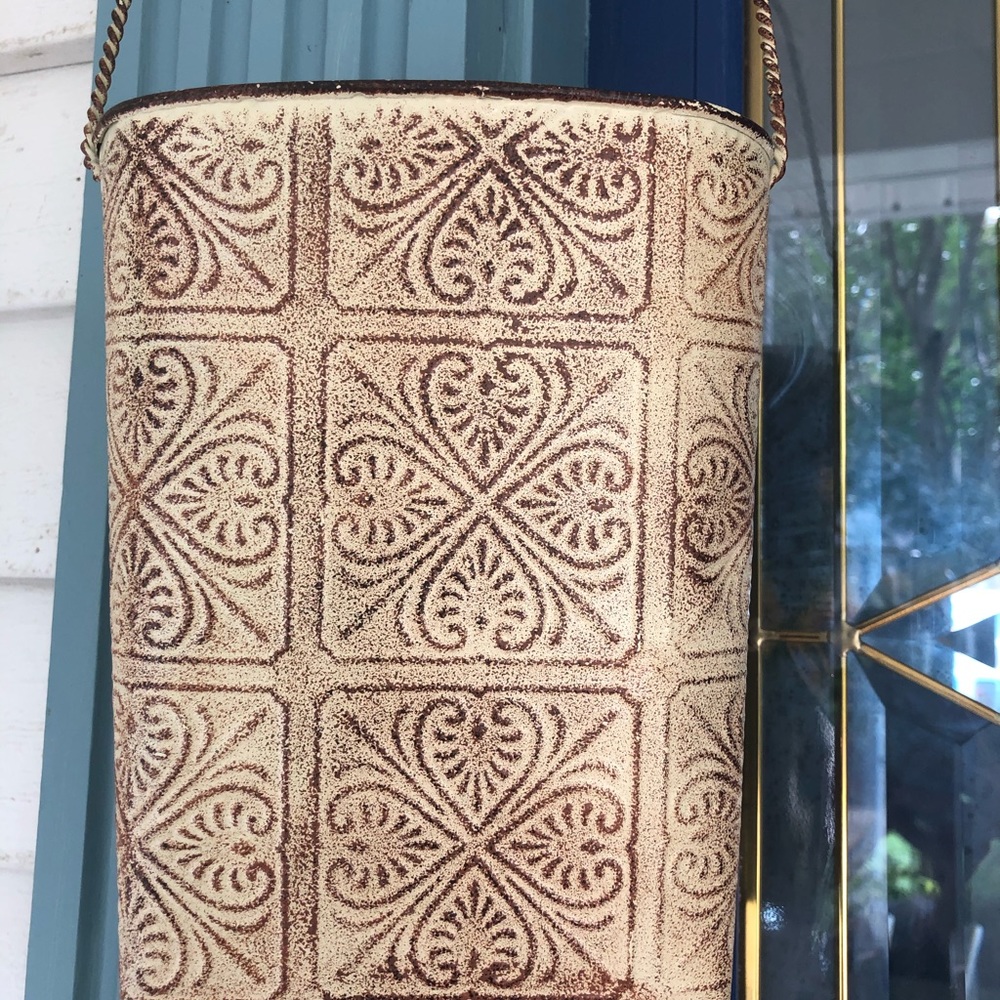 🍂Embossed wall tin🍂 - Picture 2 of 2